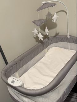 Moving bassinet for babies