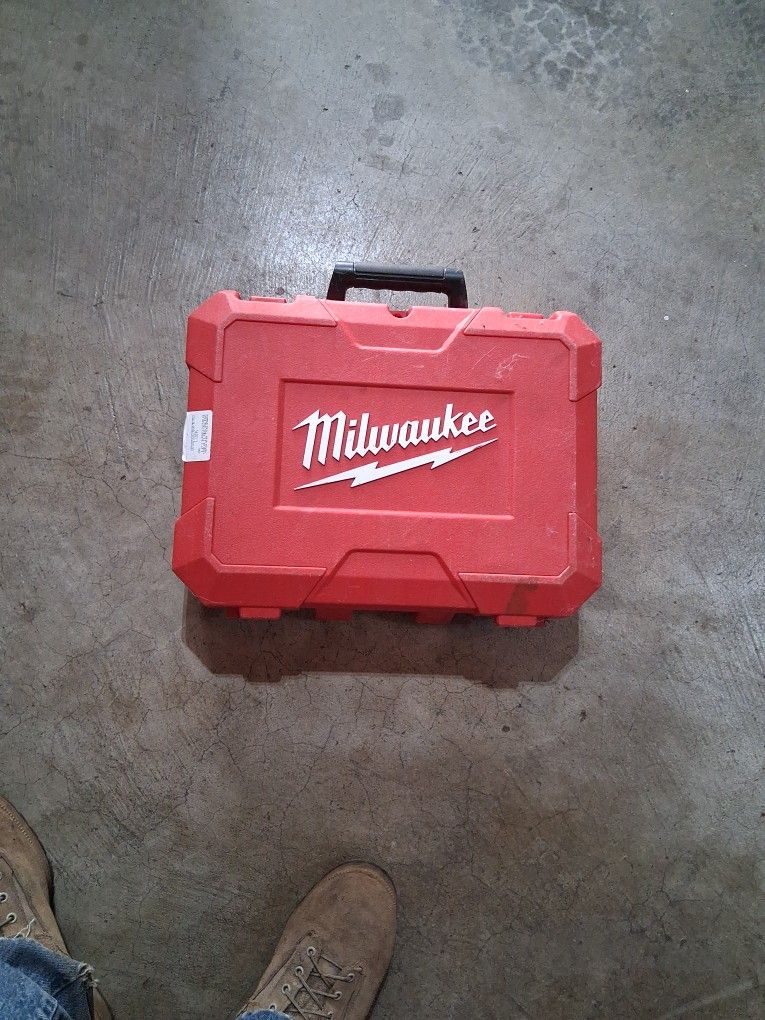 Milwaukee Box