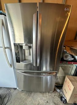 LG Stainless Steel French Door Refrigerator with Water Dispenser