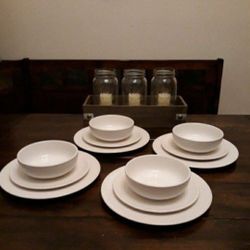 Temptations Stoneware 12 Piece Dinnerware Set ( Woodland)