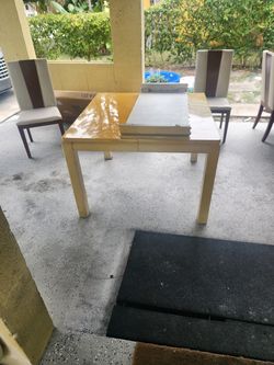 Yellow Extendable dining table
