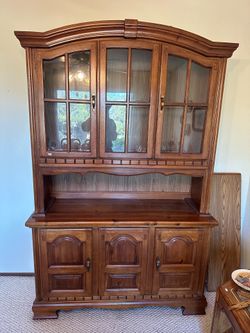 Cabinet hutch