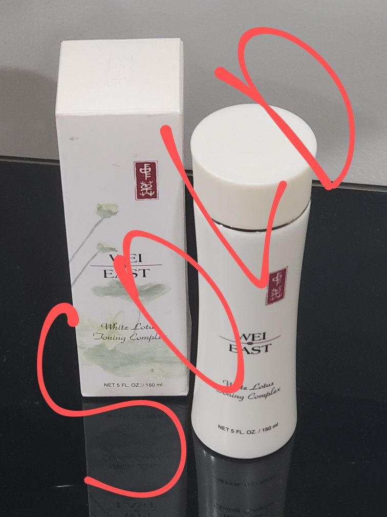 Wei East White Lotus Toning Complex Hydrating for dry and sensitive skin types 5 fl oz / 150 ml
About
Instantly invigorate dry or dull skin with this