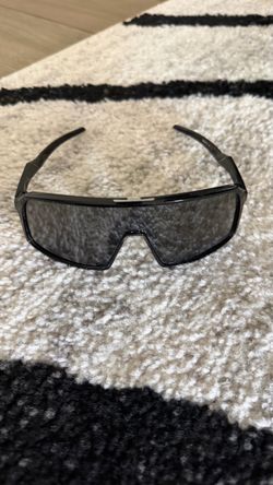 Oakley Sutro Black
