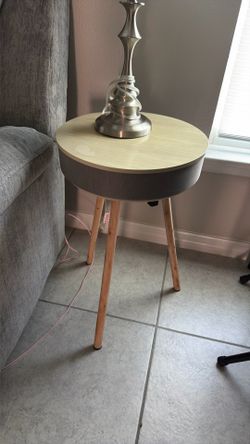 2 speaker table