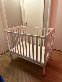 Mini crib