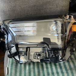 2025 Toyota TACOMA  LEFT HEADLIGHT 