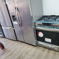 Stove  fridge  and microwave open box new warranty ready to deliver new  warranty also microwave..all 3 pices $2250...