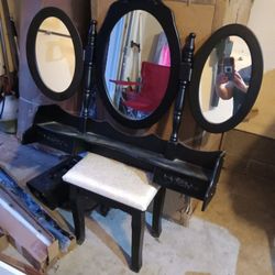 BLACK VANITY TOP WITH SMALL STOOL 
