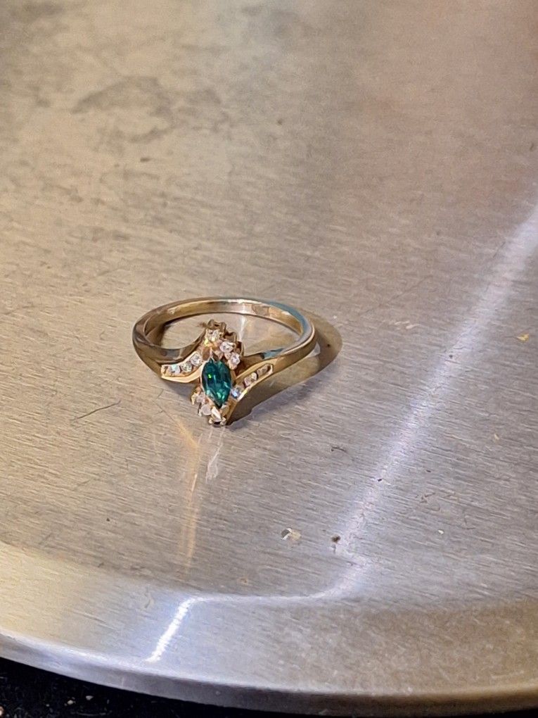 10K Gold Emerald & Diamond Ring