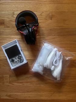 Gaming Bundle | Anbernic RG35XX + HyperX Cloud Alpha + Wii Controller Set | Bellflower