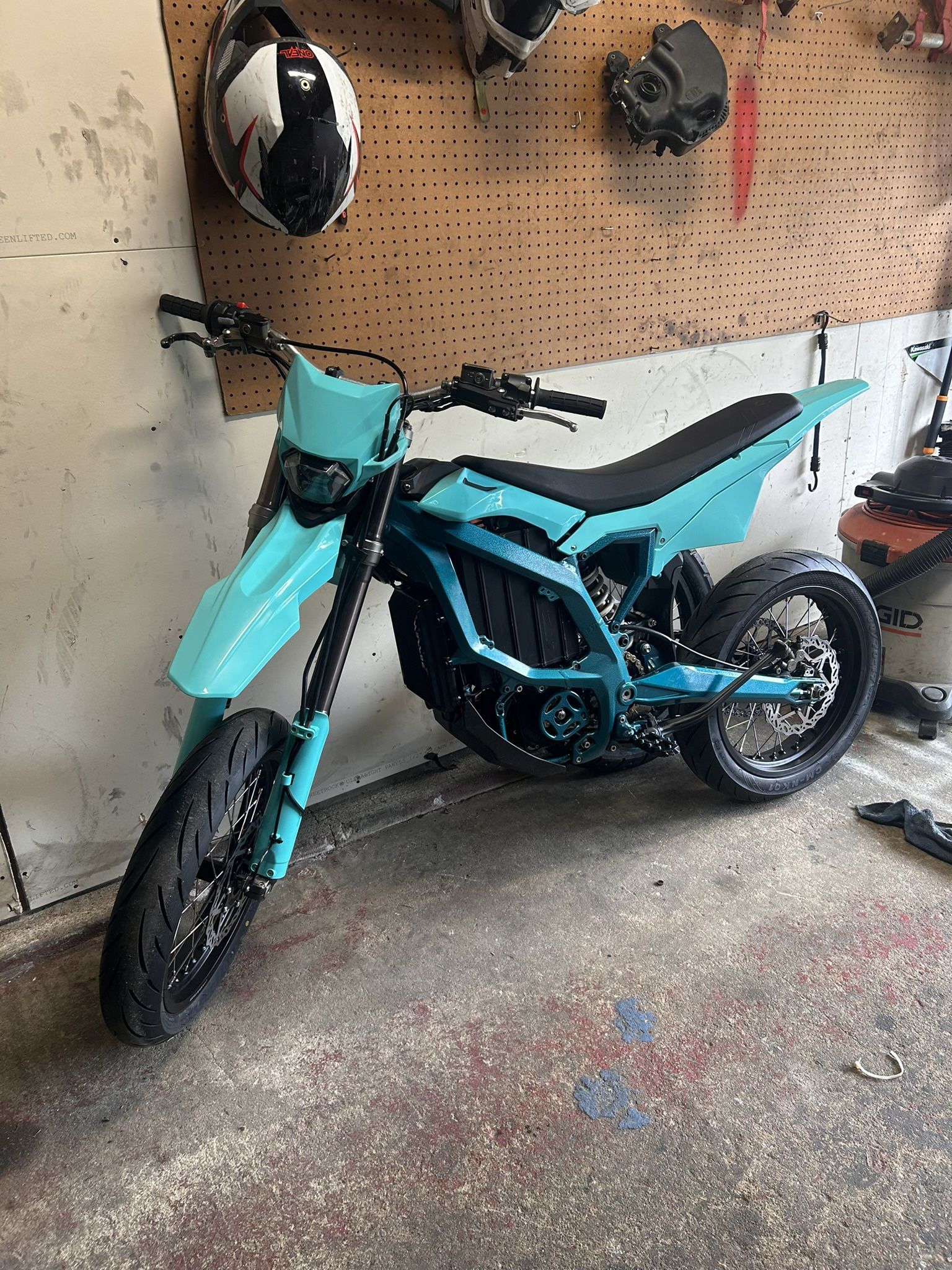 2024 surron ultra bee 