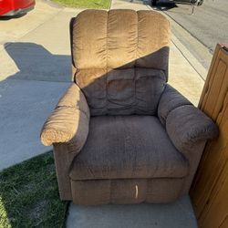 FREE recliner and Armoire  -Las colinas 