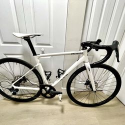 Road Bike Size 54 Alum frame, Carbon fork, 11 Speed Shimano Ultegra/105