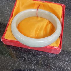 Beautiful Jade Stone Bracelet New For Sale