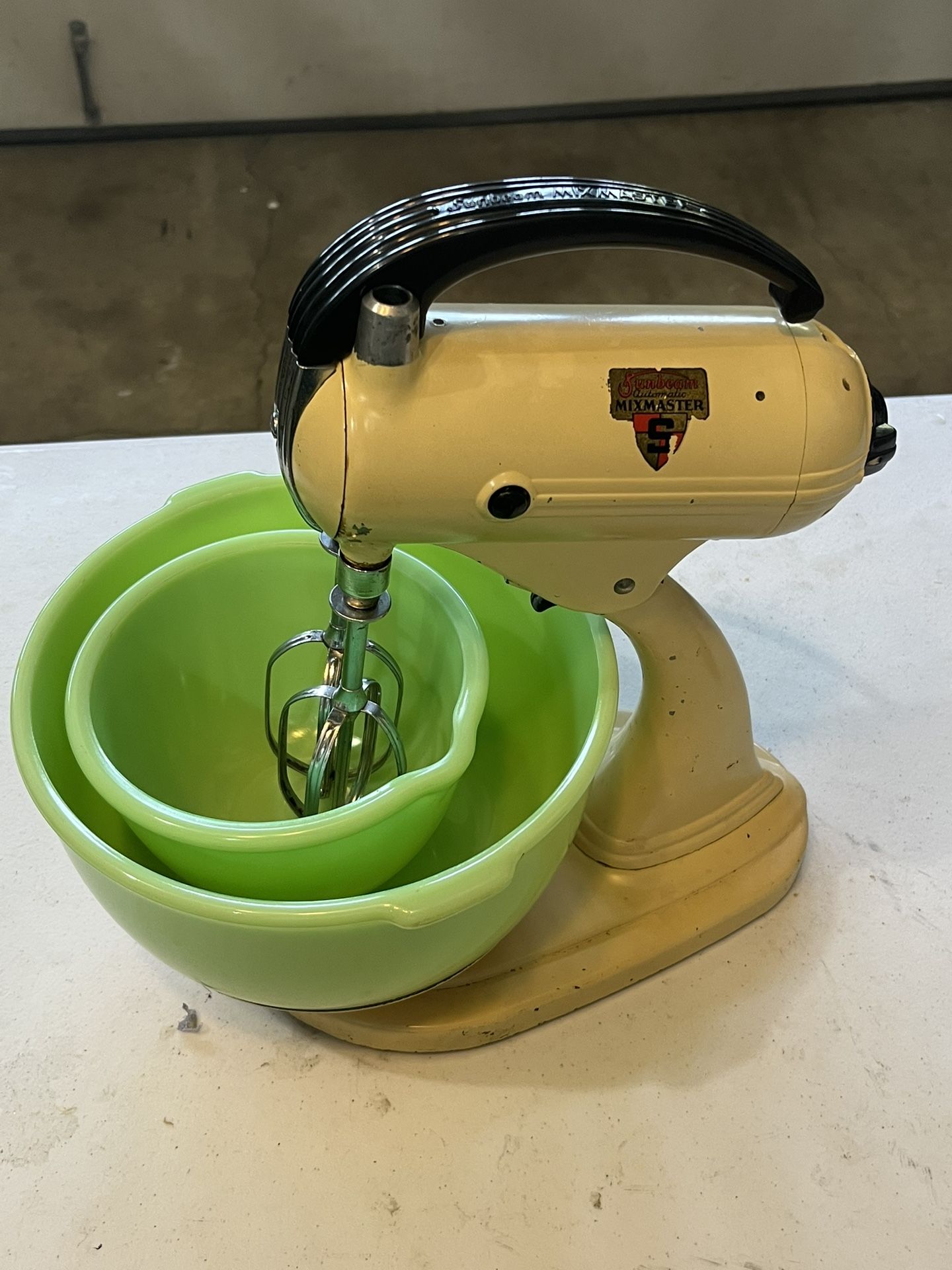 Vintage Jadite Sunbeam Stand Mixer (Uranium Glass)