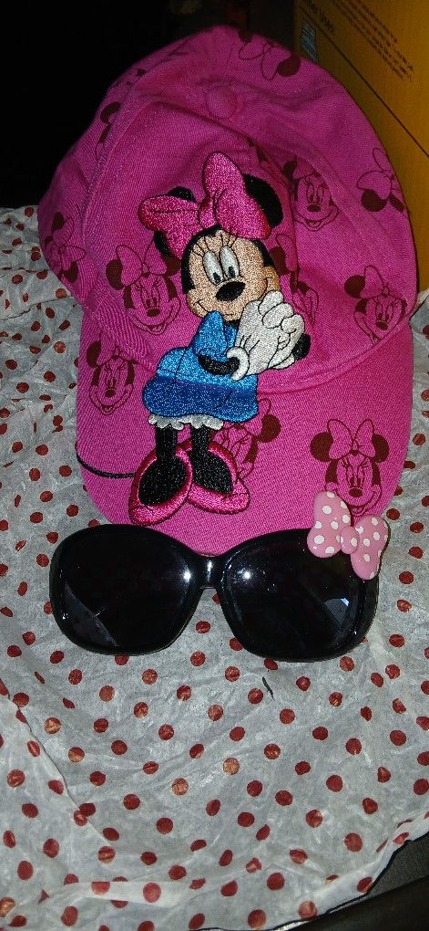 Little Girl's Minnie Mouse Sunglasses & Hat. Disney