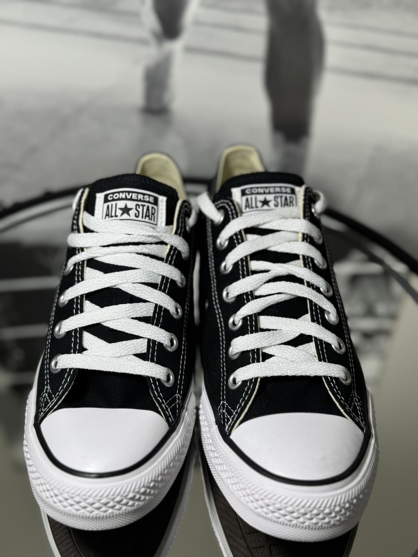 Converse Chuck Taylor All Star Low Top Black/White Men’s Size 8 – Classic Sneaker