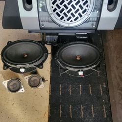 Subwoofer Speakers And Tweeters From An FJ Cruiser 2010