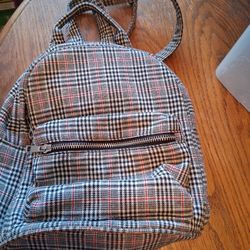 FOREVER 21 MINI BACKPACK LIKE NEW $5 PICK UP IN SUN VALLEY 