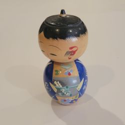 Vtg Creative Kokeshi Doll 3.5" Hand-Painted Royal Blue Floral Wooden Figurine Pre-owned, very good shape, display item. Please see photos for details.