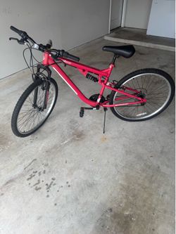 Female youth entry level mountain bike