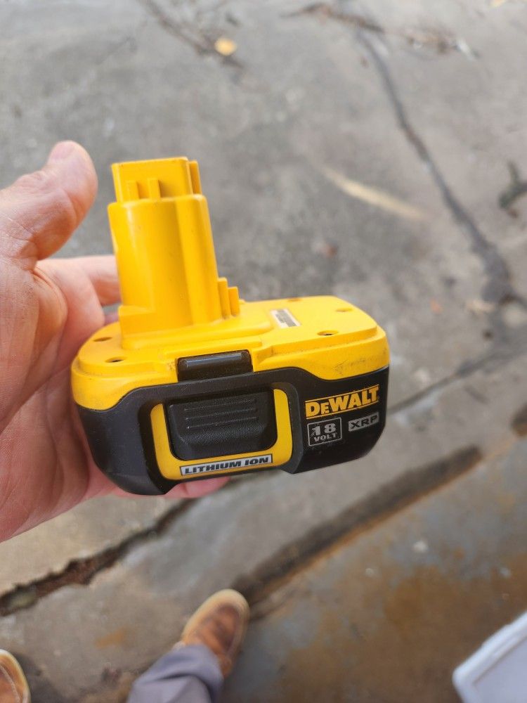 Dewalt Battery