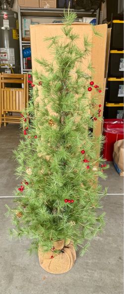 Artificial Christmas Tree With Burlap Base
