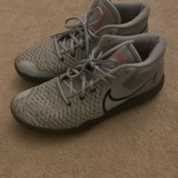 Men's KD Trey 5 VIII Basketball Sneakers
