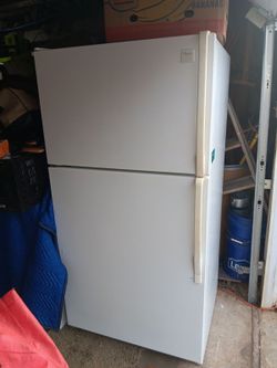 Nice Large Whirlpool Refridgerator 