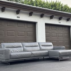 Sofa/Couch Sectional - Leather - Natuzzi - Like New - Delivery Available 🚛