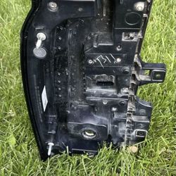 rear left headlight original GMC Yukon 2015 -2019