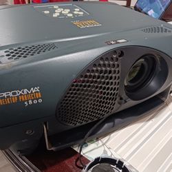 PROXIMA  LCD Projector.  Model DP5800  .  Good Working Condition. .