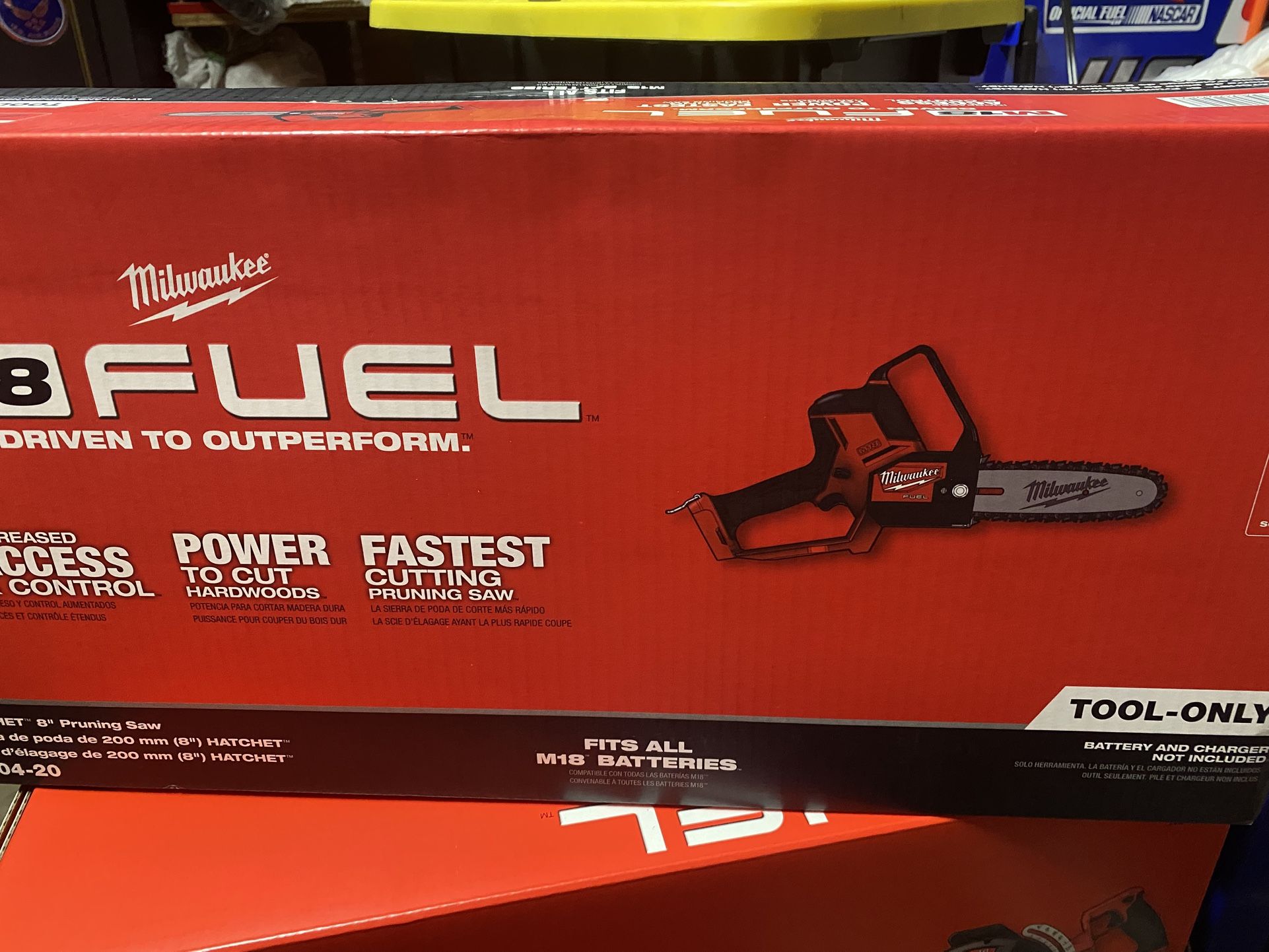 MILWAUKEE M18 FUEL HATCHET 8" PRUNING SAW #3004-20 (( Tool Only))