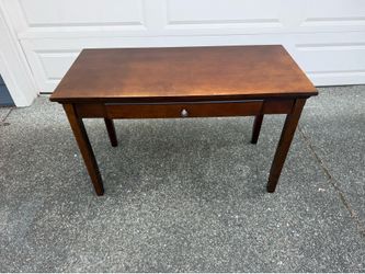 Writing desk with drawer