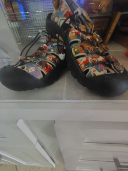 New Size 10 KEEN SHOE