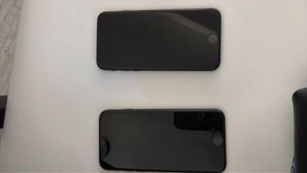 2 Iphones SE