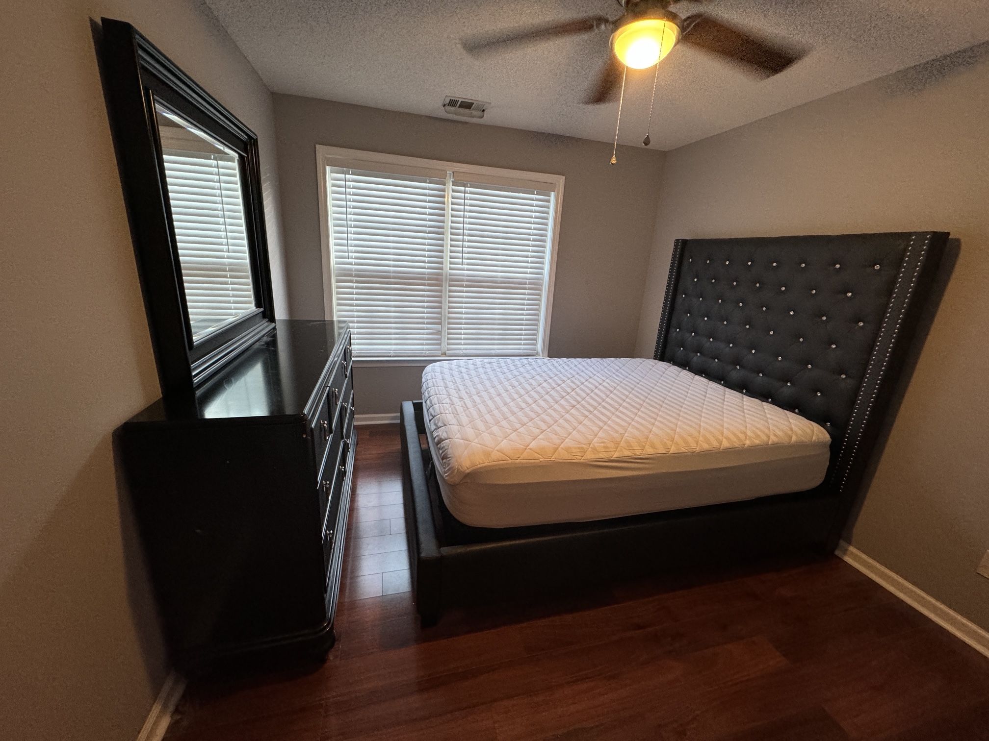 Sofía Vergara Black Bedroom Set