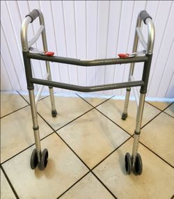 🔹 Folding Aluminum Walkers with Wheels