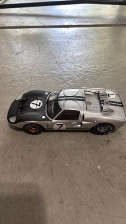 1:18 Ford GT40 Mk II #7 Diecast Model