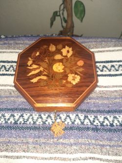 Vintage Jewelry Swiss Music Box