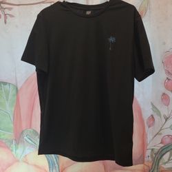 Young  Men's  T Shirt  Size Small  Good Condition 