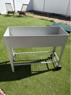 Raised garden bed/potting table