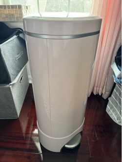 Munchkin Diaper Pail