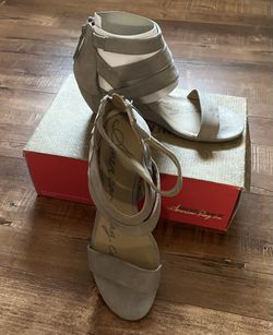 1 Red Pair & 1 Gray Pair Sandals