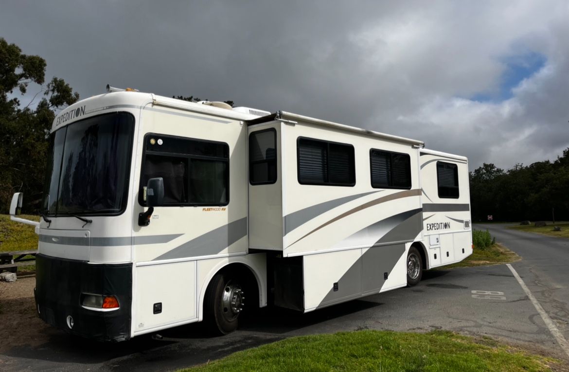 Motorhome 2001 Fleetwood Expedition 34N Diesel (2 Slides Ou)