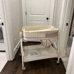 Graco Changing Table /Bassinet 