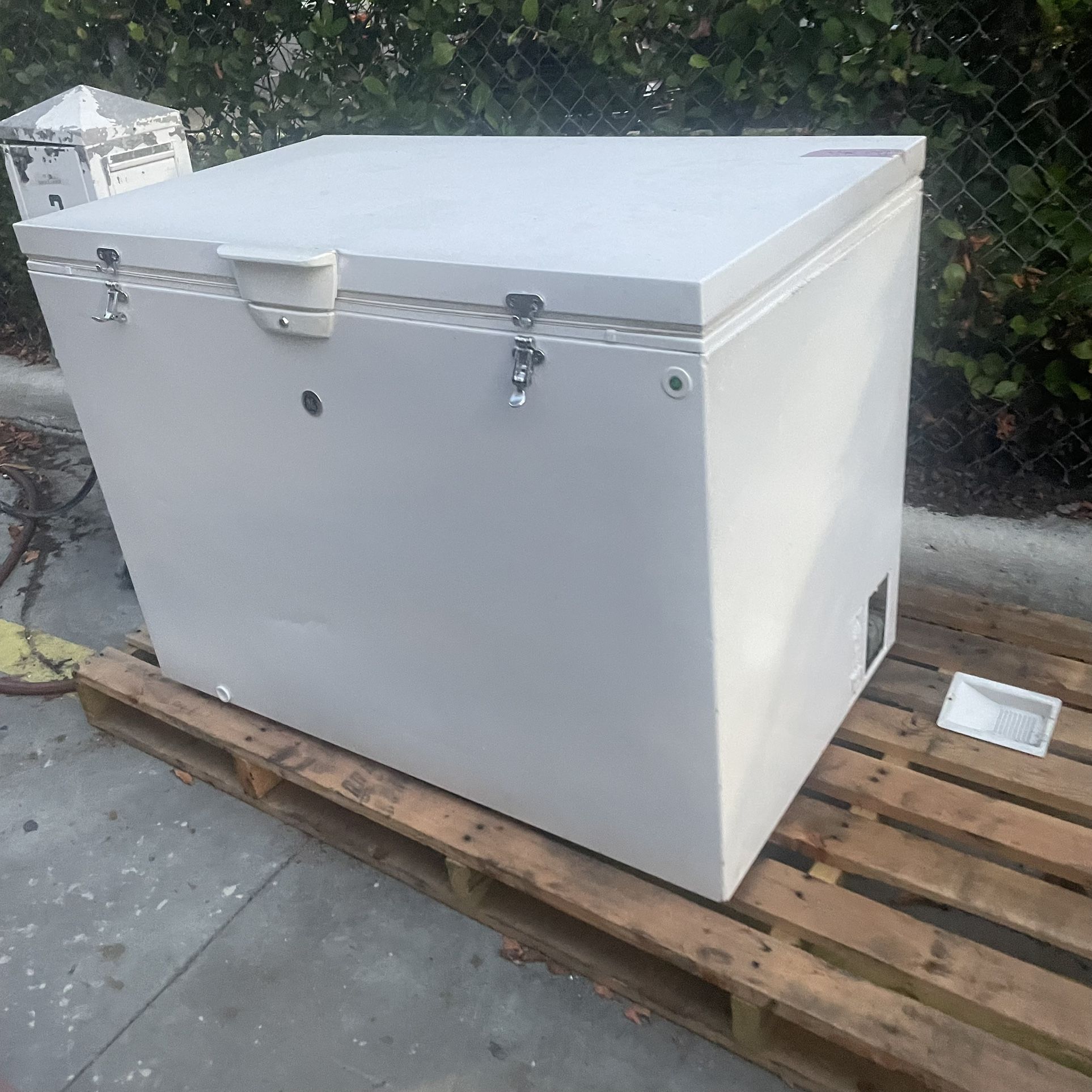 Ge deep freezer Not Cooling