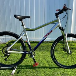 Giant Yukon Mountain Bike Hardtail Bicycle