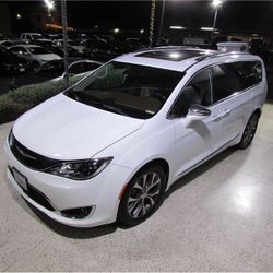 2017 Chrysler Pacifica Minivan 